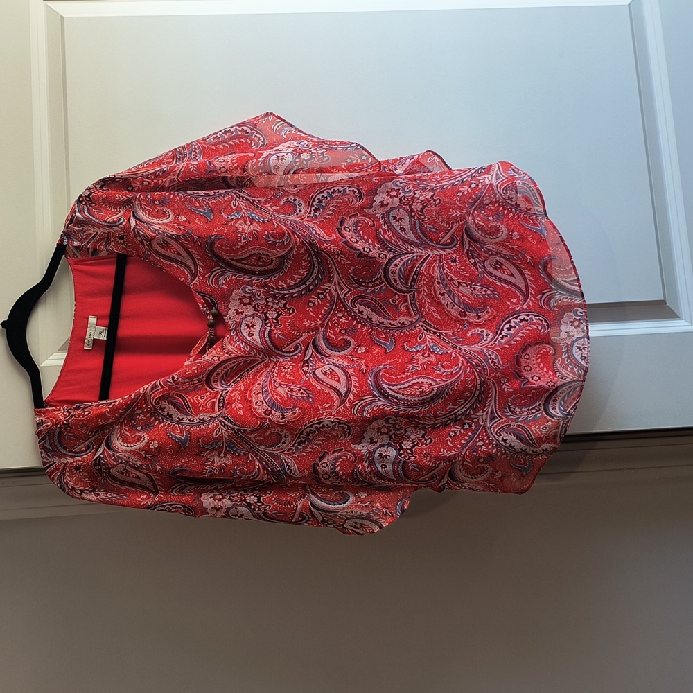 Peach Paisley sleeveless shirt with attached sleeveless cami